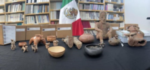 El Gobierno de México recibe 60 piezas arqueológicas de origen mexicano de la Escuela de Investigaciones Avanzadas, en Santa Fe
