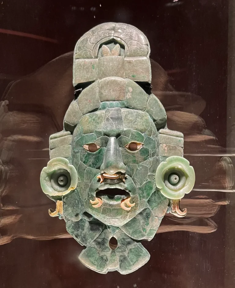 Museo en sureste de México expone máscara de jade de Calakmul, pieza clave de cultura maya