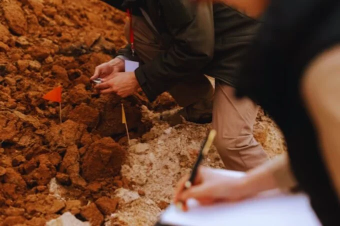 Un entierro de 1.800 años bajo las calles de América Latina: El hallazgo que dejó helados a los arqueólogos
