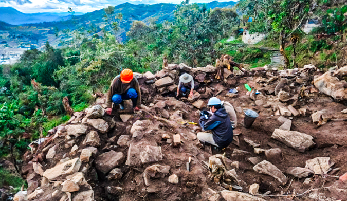 Descubren cabezas clavas y más de 200 piezas de la preconquista de América en sitio arqueológico de Amazonas, Perú