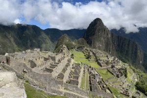 El emblemático santuario inca de Machu Picchu, en Perú, podría perder “la credibilidad” como una de las Nuevas 7 Maravillas del Mundo