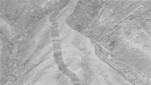 Descifraron el enigma arqueológico de los 5.000 agujeros que serpentean en un monte de Perú