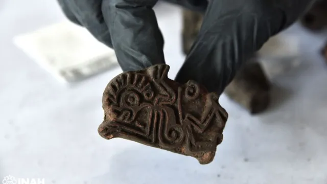 Hallan Figuras, Vasijas, Sellos y Piezas de Obsidiana en la Lagunilla, México