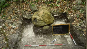 Hallan inédito tablero de juego de estilo mosaico en ciudad maya de Guatemala