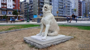 Farolas, copones y peldaños de escaleras entre los objetos recuperados del patrimonio marplatense en Argentina
