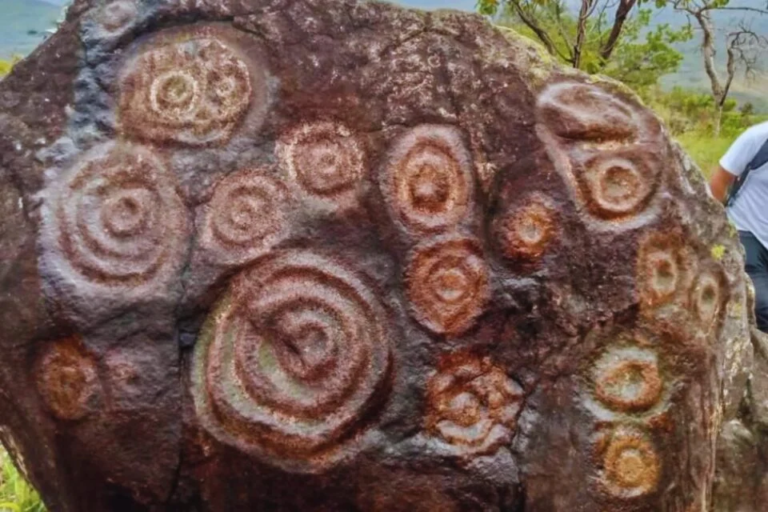 Unas espirales talladas en piedra están obligando a repensar quiénes fueron los primeros pobladores del oriente venezolano