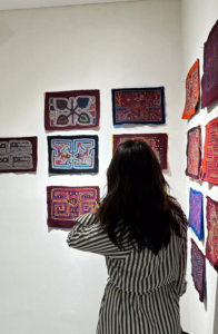 La exposición “Tejer mundo, tramar paisaje” en Paraguay