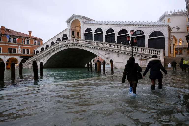 Cómo el cambio climático acelera el deterioro de sitios históricos y de patrimonio cultural en el mundo